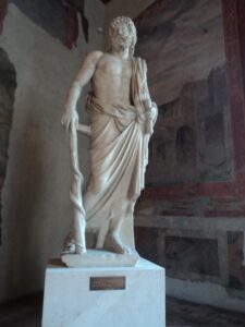 Estatúa de Asclepio en el Museo Nacional Romano de Roma