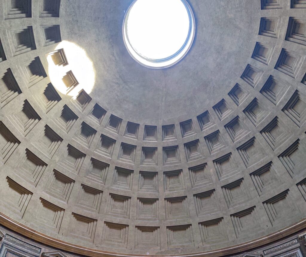 Vista del óculo del Panteón de Roma desde el interior