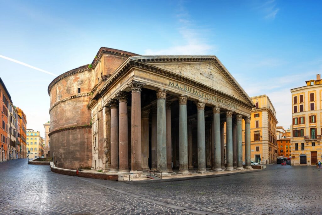 Vista lateral exterior del Panteón de Roma