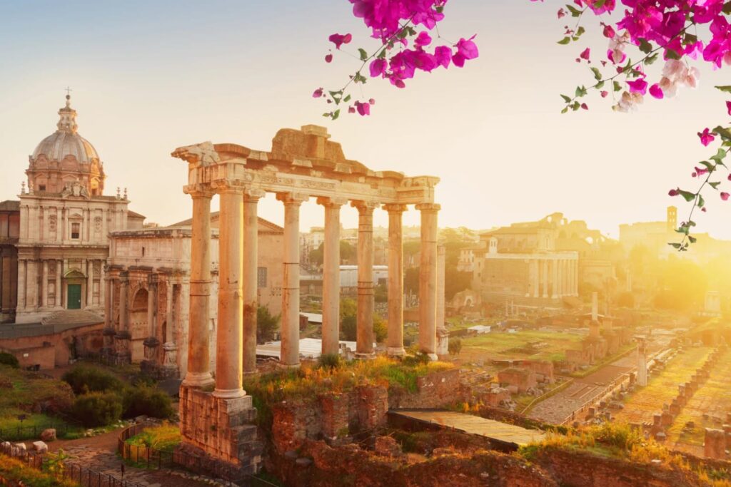 Vista al amanecer del Foro de Roma