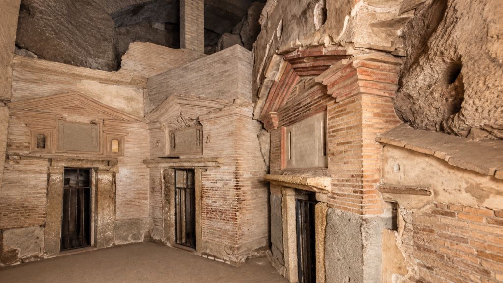 Interior de las Catacumbas de San Sebastián en Roma